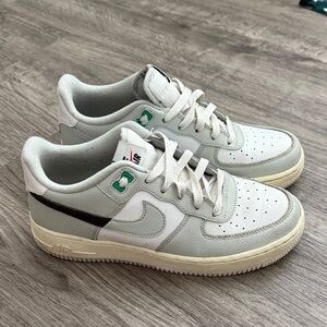 Nike Kids White and Gray Sneakers with Green Accents